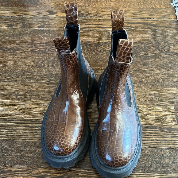 Simon Miller brown crocodile Chelsea boots size 38 - Picture 2 of 5